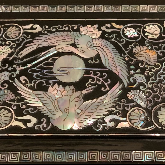 New Vintage Mother of Pearl lidded box - Picture 4 of 14